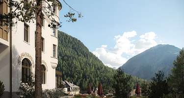 Sunstar Swiss Hotel Collection - Pontresina Vue extérieure Façade extérieure du Sunstar Pontresina avec les montagnes et les forêts en arrière-plan