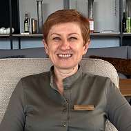 Olena Lysytsia sits smiling on a light-coloured chair at the Sunstar Pontresina